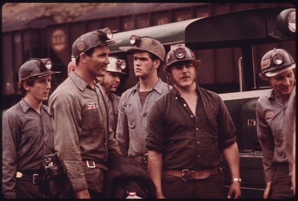 כורי פחם במכרה בווירג'ינינה שבארה"ב, 1974. צילום: הסוכנות להגנת הסביבה